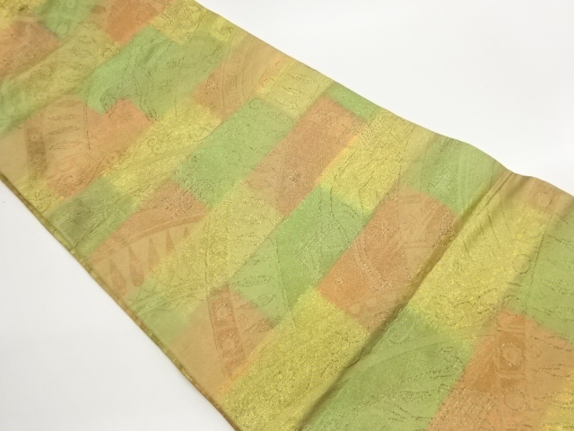 変わり横段に鳥・馬車・花模様織出し名古屋帯